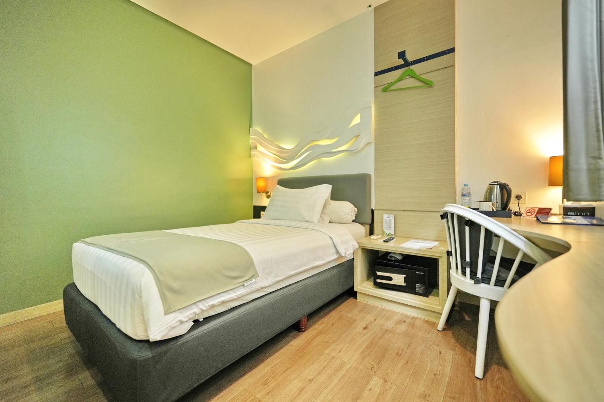 Bonnet Hotel Surabaya Exterior photo