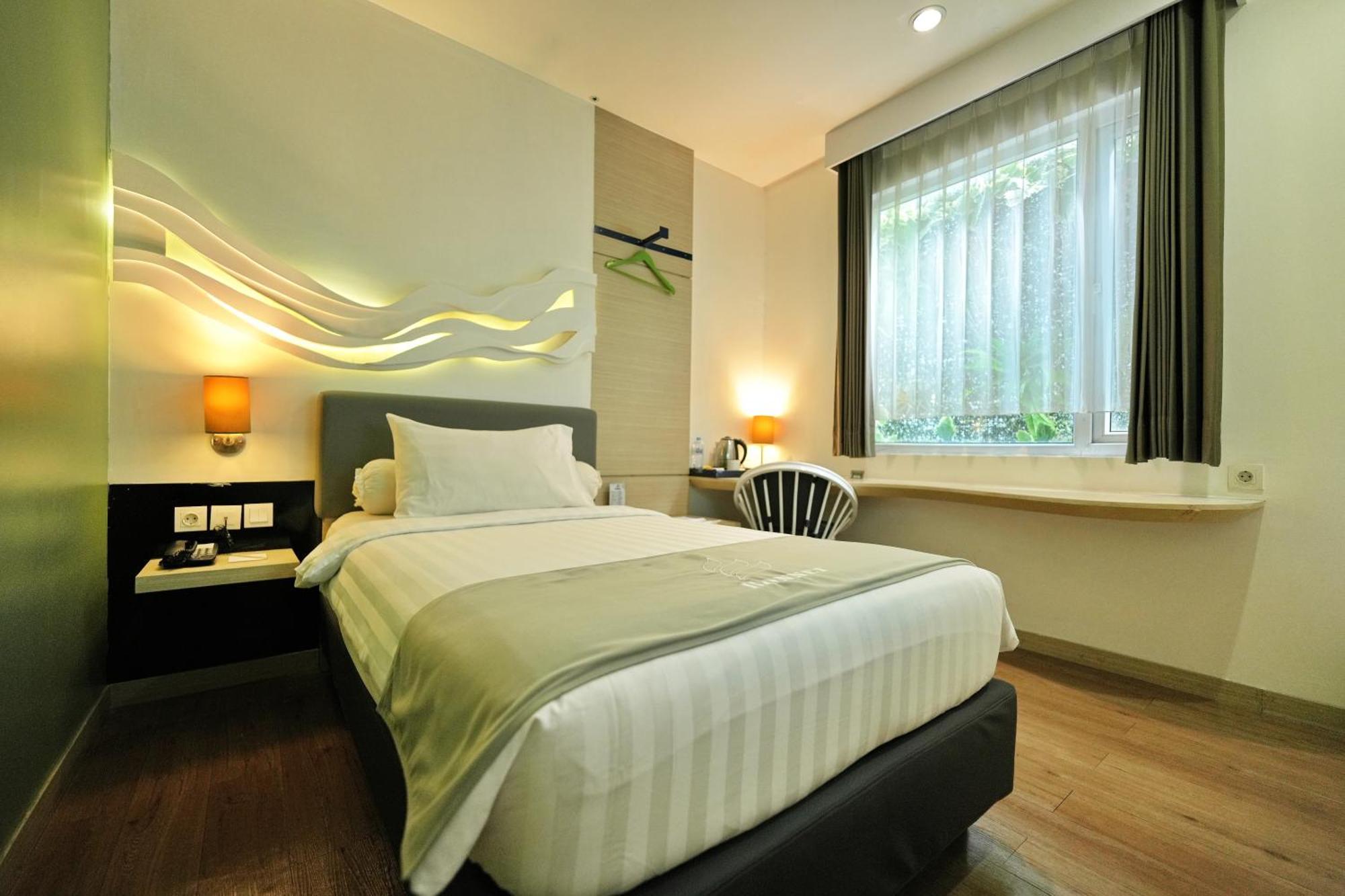 Bonnet Hotel Surabaya Exterior photo