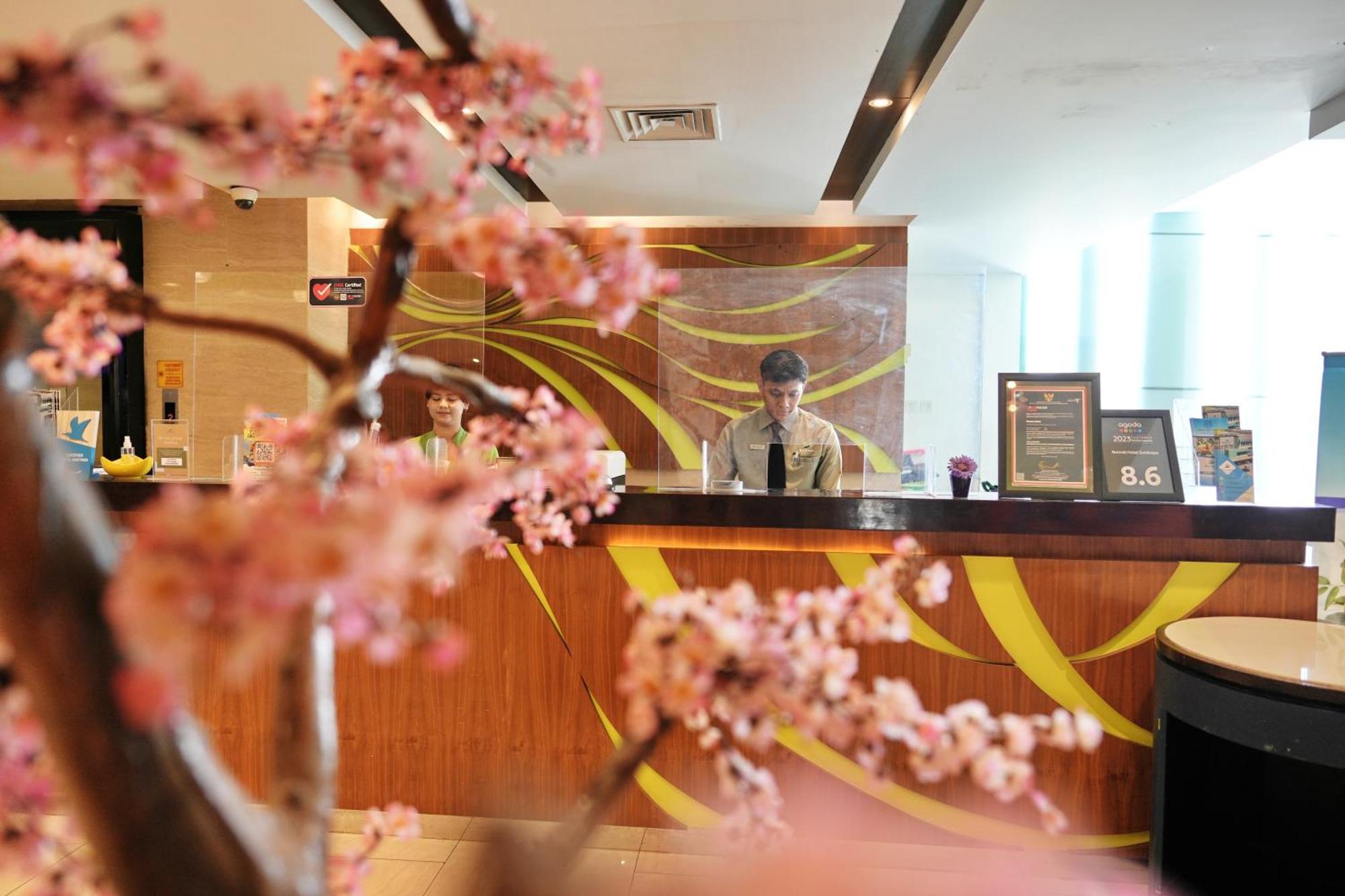 Bonnet Hotel Surabaya Exterior photo