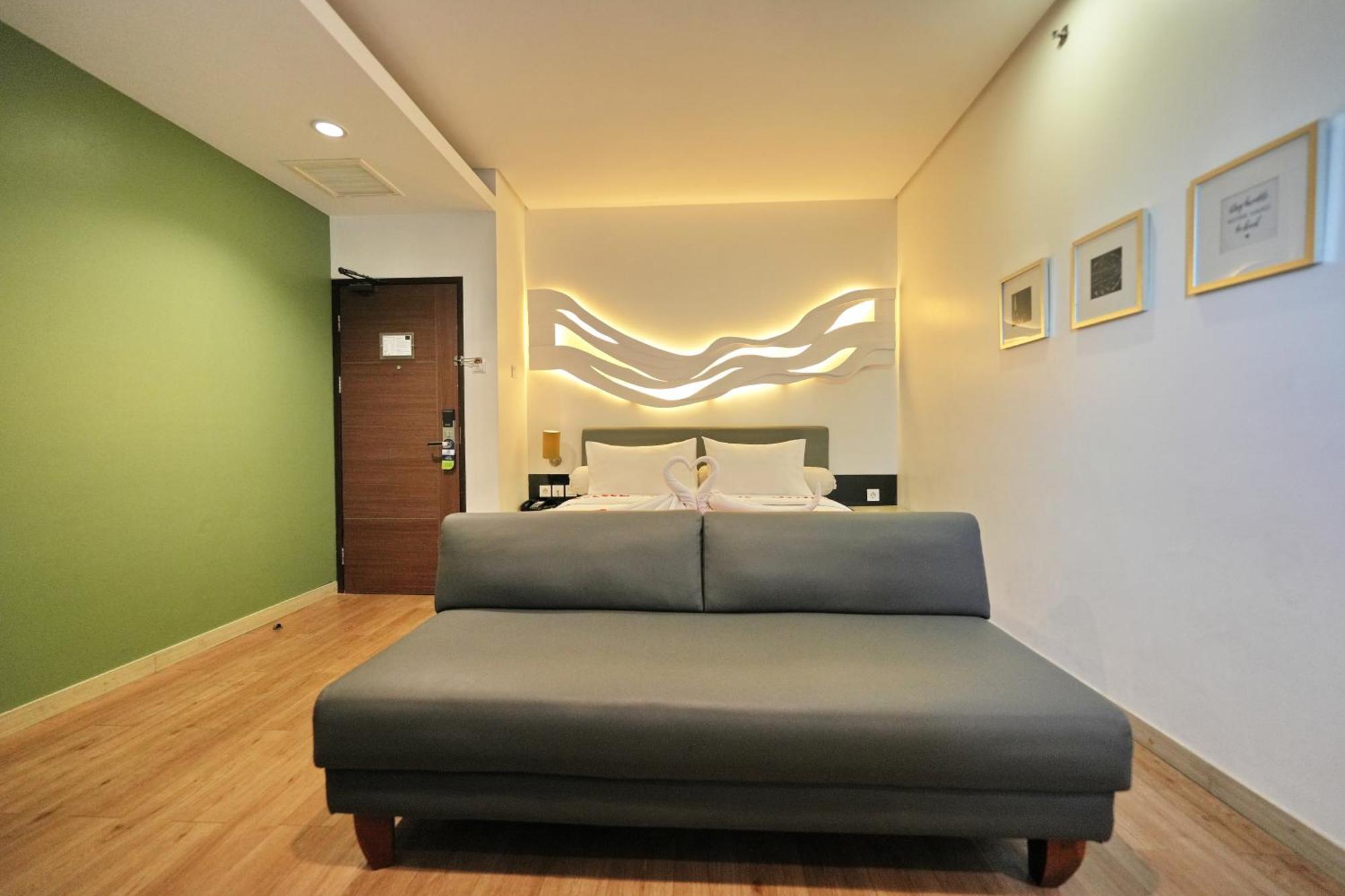 Bonnet Hotel Surabaya Exterior photo