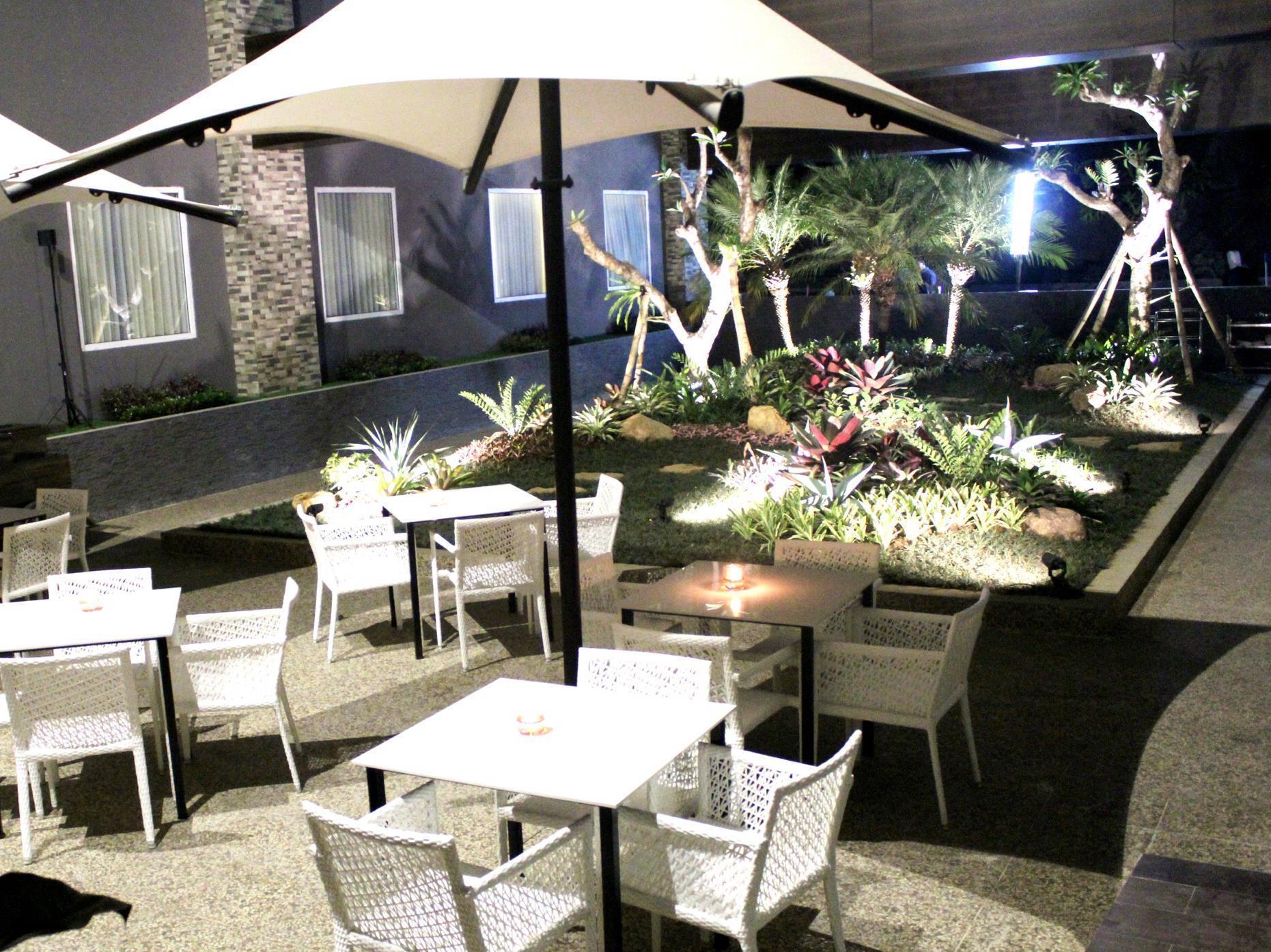 Bonnet Hotel Surabaya Exterior photo