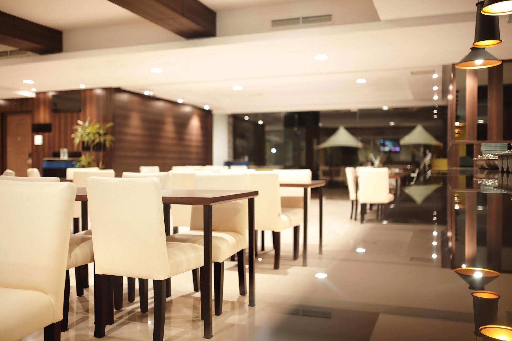 Bonnet Hotel Surabaya Exterior photo