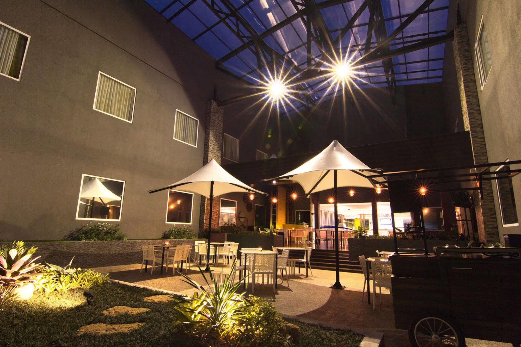 Bonnet Hotel Surabaya Exterior photo